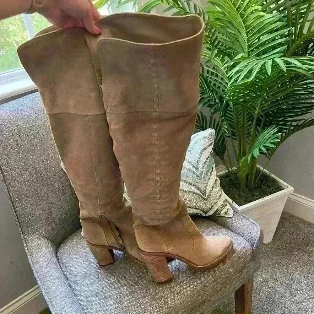 Vince Camuto Knee high Tan boots Size 8.5
